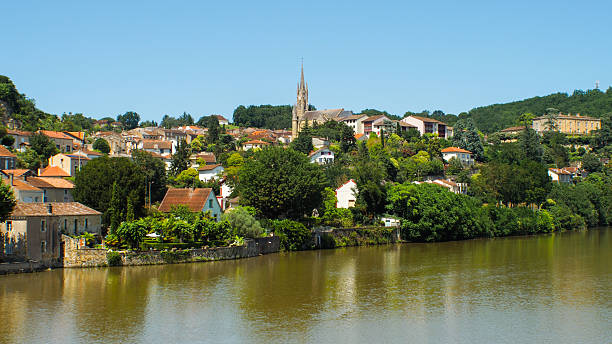 Ville de Fumel, dans le département du Lot-et-Garonne, sous une journée ensoleillée