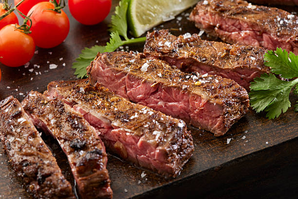 medium rare inside skirt steak - steak stock-fotos und bilder