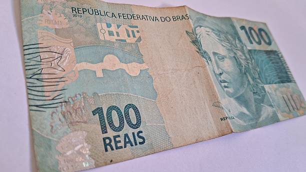 istock Brazilian 100 Reais Banknote Close-up 2228356257