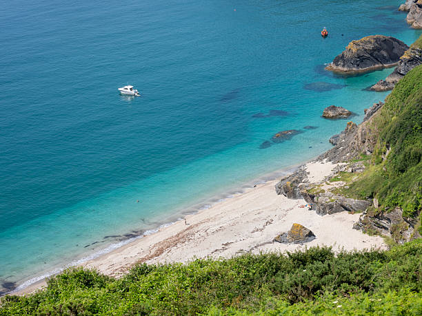 [Nanki Shirahama] Emerald green waves crashing on Shirahama.