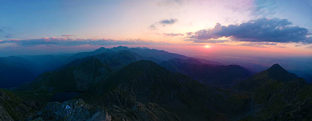 istock Vanatoarea lui Buteanu sunset panorama 2228488827