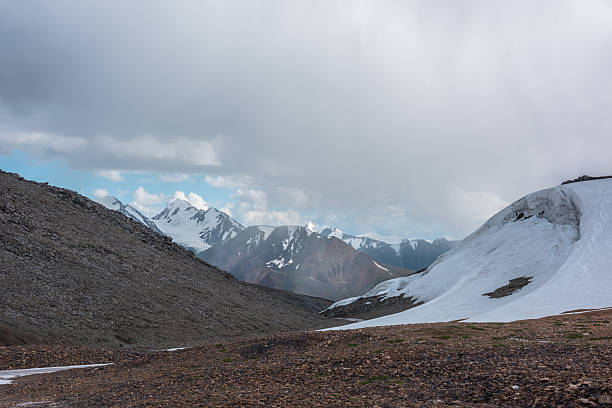 Pointed Ridge 350+ Sharp Mountain Ridge Silhouette Stock Photos, Pictures & Royalty ...