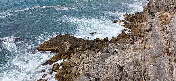 Waves on the rocky shore in Akçakoca, Düzce, Türkiye.
