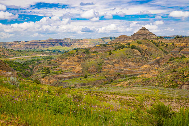 istock Scenic Overview Mountains Landscape Roosevelt National Park North Side 2228952330