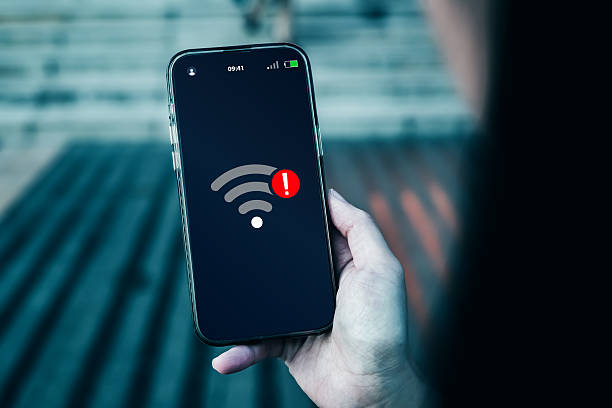 istock Smartphone screen displays notification of connection problems or no Wi-Fi signal. 2229066098