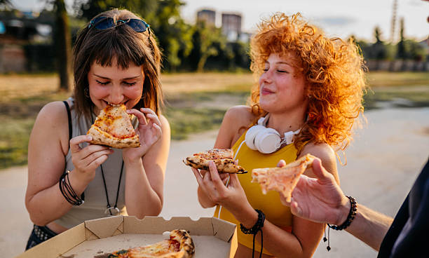 istock Sunset is the best time for pizza 2229387700