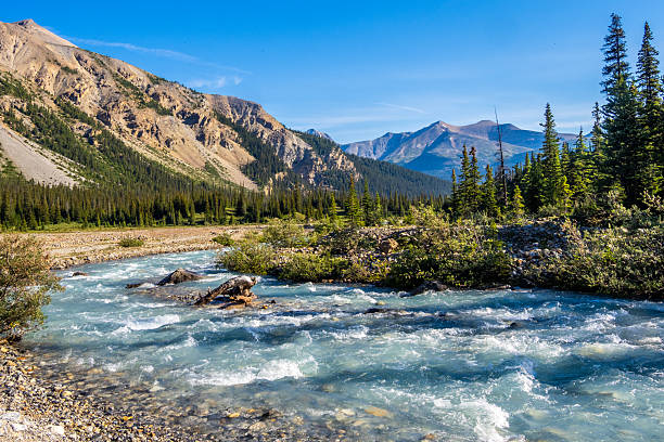 Mount Robson - Mount Robson Provincial Park, Canadian Rocky Mountain - UNESCO World Heritage Site, British Columbia