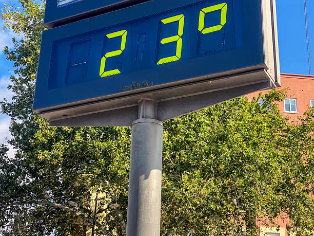 istock 23 degrees celsius in the city 2229676911