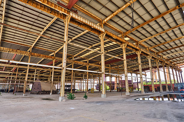 Construction and restoration of old wooden boats in a large workshop
