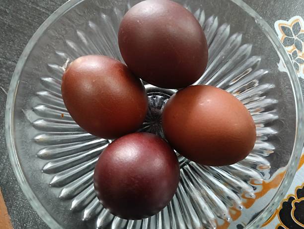 istock Pindang eggs or braised tea eggs or Indonesian braised eggs, Leaf-braised eggs, Javanese tea eggs or Marbled hard-boiled eggs in a glass bowl close up 2230072792