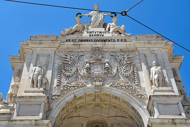 Arco da Rua Augusta, a triumphal arch decorated with statues of historical figures, at Praça do Comércio in Lisbon. Built from 1862 until 1873. Sebastião José de Carvalho e Melo, Nuno Álvares Pereira and Vasco da Gama are depicted on the triumphal arch.; Lisbon, Portugal