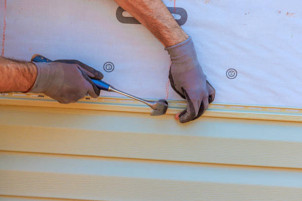 istock Hands applying trim to exterior vinyl siding during home renovation process 2230589906