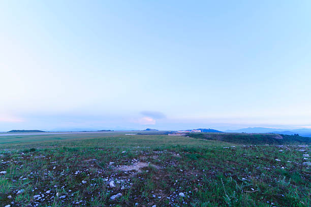 The serene sky of vast grasslands