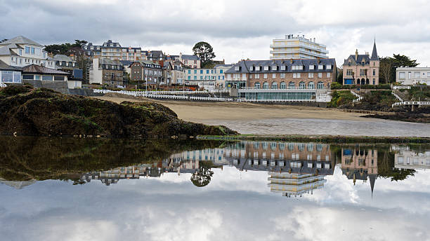 Saint Quay Portrieux: Reflections in the seawater pool
