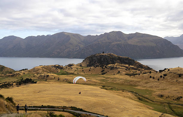 Hike up Roy's Peak with distant people on the trail