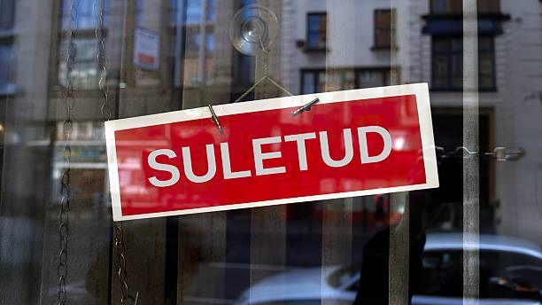 istock closed sign in Estonian 2230791451