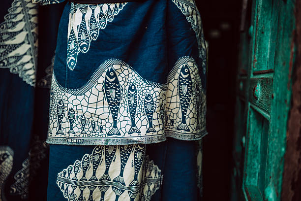 The Capulana is wore with pride and gives great self-esteem and elegance to the Mozambican women who wear and use it.