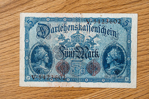 the 5 deutsche mark banknote from germany on the table - dluh finance fotky - stock snímky, obrázky a fotky
