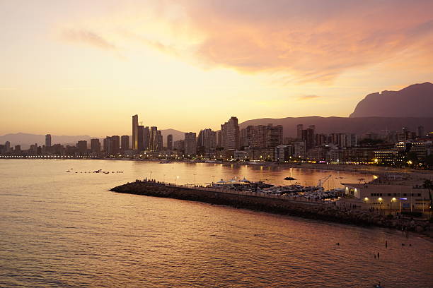 Levante Beach in Benidorm is a sprawling urban beach, two kilometers long, with fine, golden sand, known for its vibrant atmosphere and daytime and nighttime entertainment.