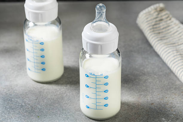 Organic Healthy Baby Bottle with Organic Formula for a Infant