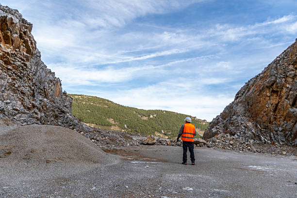 istock Geologist inspecting a mine,Explorers collect soil samples in search of minerals. 2231546002