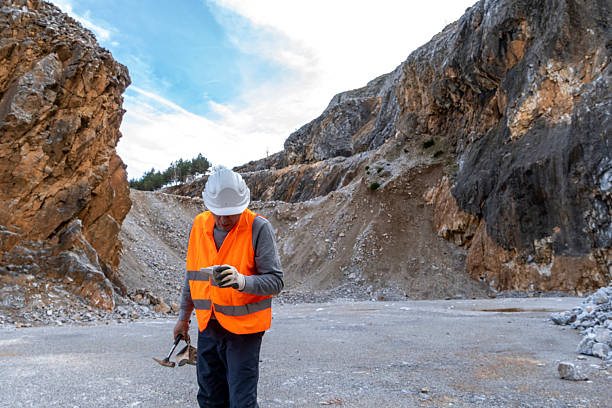 istock Geologist inspecting a mine,Explorers collect soil samples in search of minerals. 2231546013