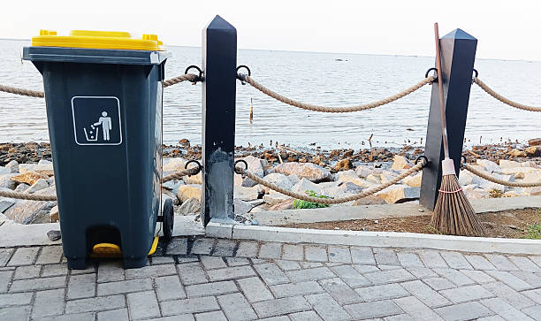 Plastic trash can with clipping path.
