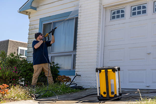 istock Powerwashing Home 2231713592