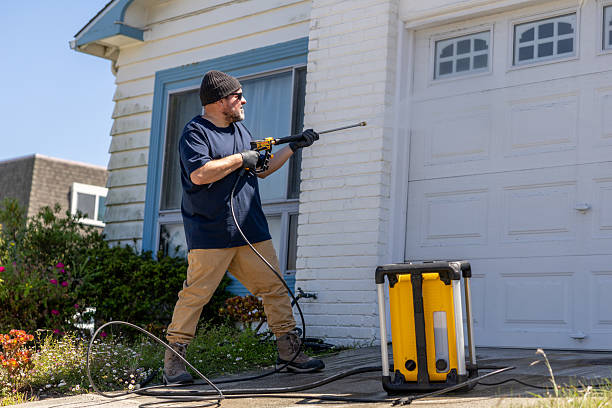 istock Powerwashing Home 2231713597