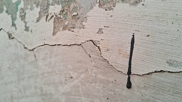 istock Cracked wall with peeling paint and black drip 2231725804