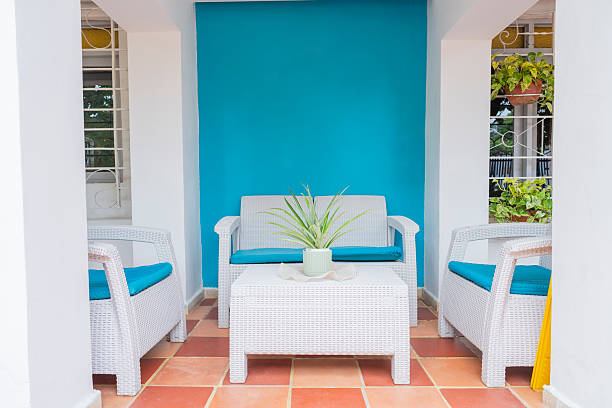 Quiet spaces in a Cartagena hotel where you can see the furniture, pool, hallways, and walls that are part of the hotel's aesthetic.