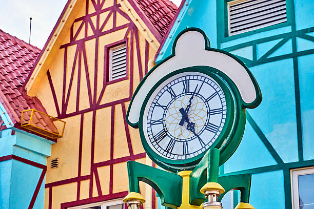 Melania Town in Shenzhen is a European-style themed district located in Nanshan District, adjacent to the Window of the World scenic area. It attracts visitors with its vibrant architecture and exotic charm, blending the romantic ambiance of a European village with a fairy-tale visual experience.