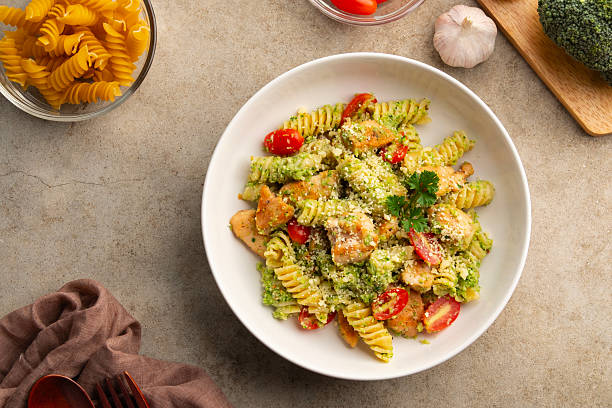 istock CHICKEN PESTO FUSILLI 2232294752