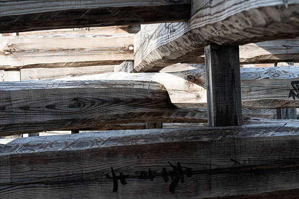Renovating an old house while leaving the beams and pillars intact