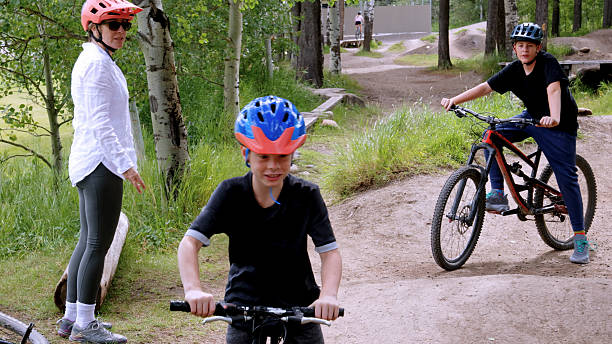 istock Mother and sons with mountain bicycles in forest 2232722086