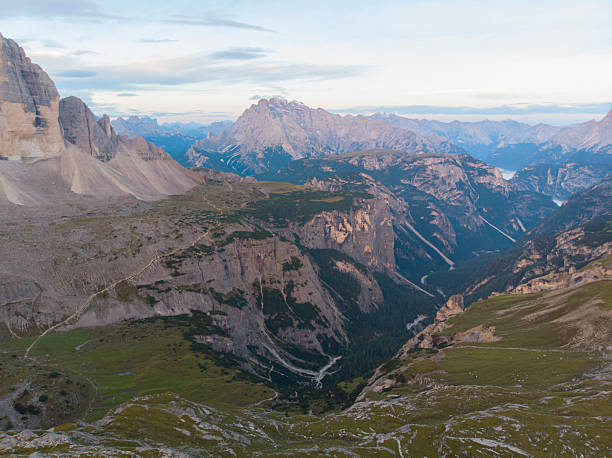 istock Dolomites'in kalbinde yer alan Tre Cime di Lavaredo (Lavaredo'nun Üç Zirvesi) 2232805494