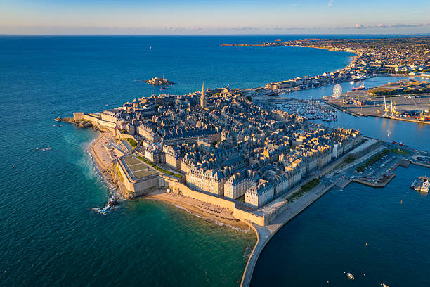 istock Saint-Malo at sunset 2232869961