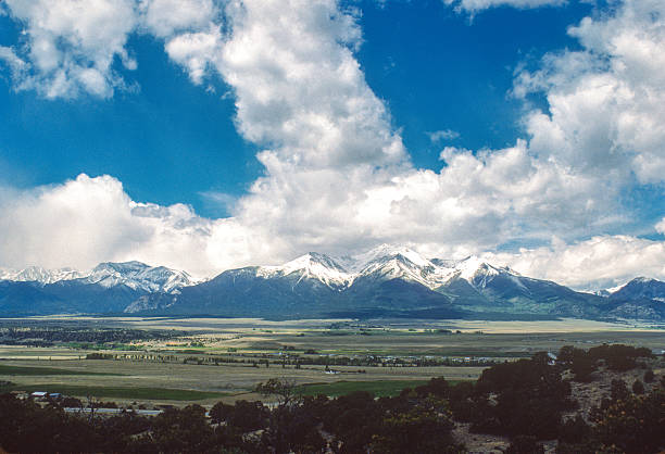 istock Colorado Mountains & Valley - 1984 2233083891