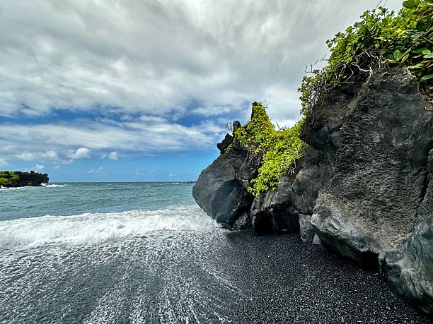 istock Road to Hana 2233094216