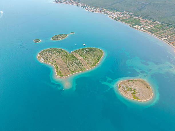 istock Heart Shaped Island with Surrounding Small Islands 2233719567