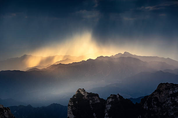 At sunset, the wonders of the sky, the natural beauty of the mountains.