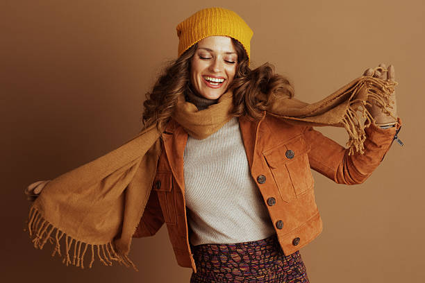 Playful Autumn Style: Woman with Yellow Beanie
