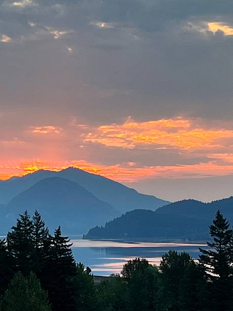 istock The Columbia River Gorge at sunrise 2233918985
