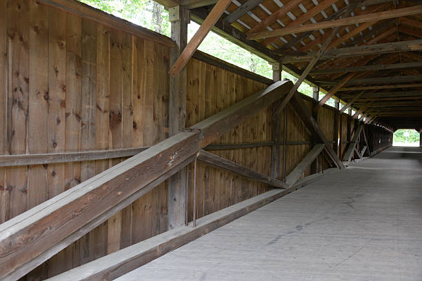 The footbridge for pedestrians going from the parking lot to Snoqualmie Falls, making it safe to cross the road
