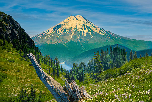 istock Mount Saint Helens Before the Eruption 2234073942