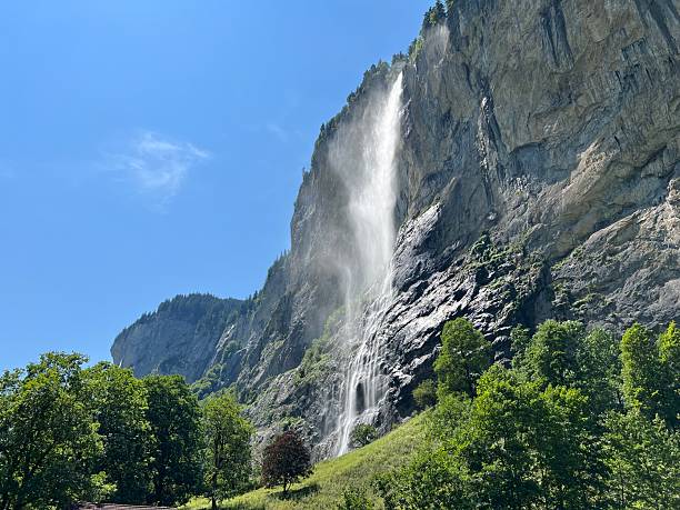 Staubbachfall Waterfall or Staubbachfall Waterfall - The highest free-falling waterfall in Switzerland (Staubbachfall - der höchste freifallende Wasserfall der Schweiz, Lauterbrunnen)