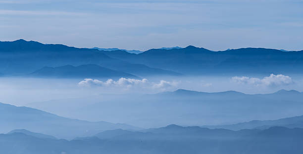 istock A vast sea of ​​clouds and beautiful mountains 2234466002