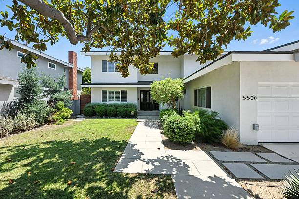 istock Spacious Transitional Home with Modern Kitchen, Designer Finishes, and Expansive Outdoor Entertainin 2234692665