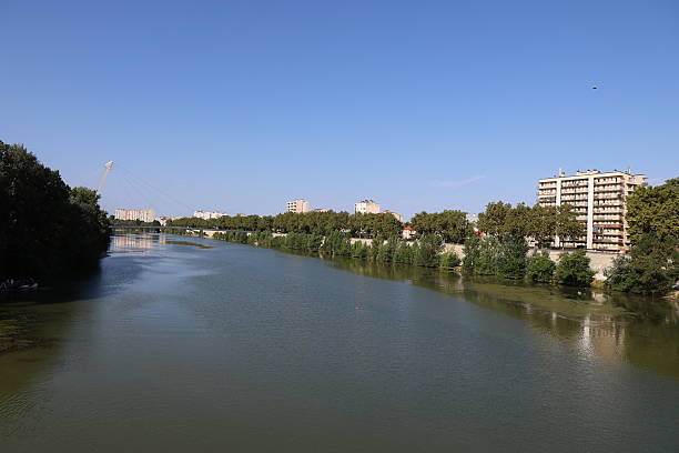 istock Toulouse - Garonne river 2235067814