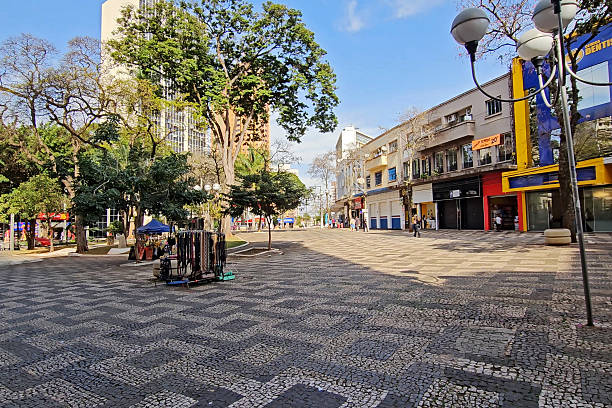 istock Londrina Pedestrian Street 2235241539